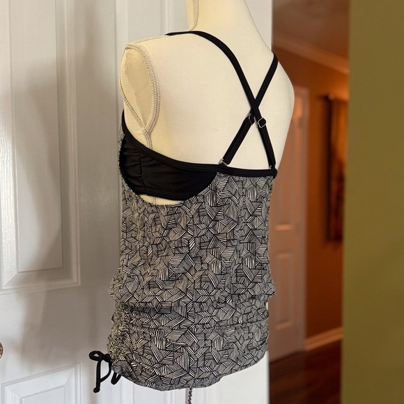 “ATHLETA” Laguna Side Scrunch Tankini - Picture 14 of 16